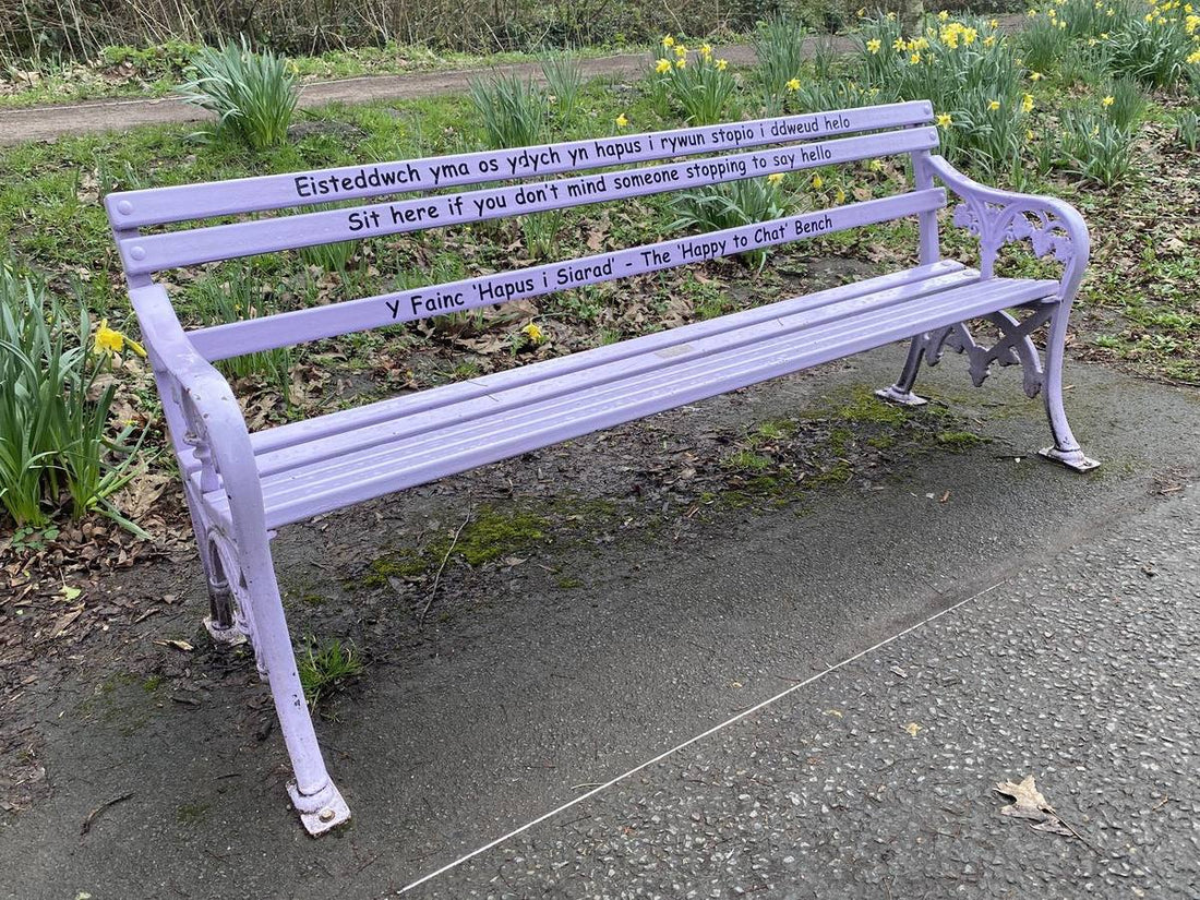 Hapus i Siarad sign inviting people to speak Welsh