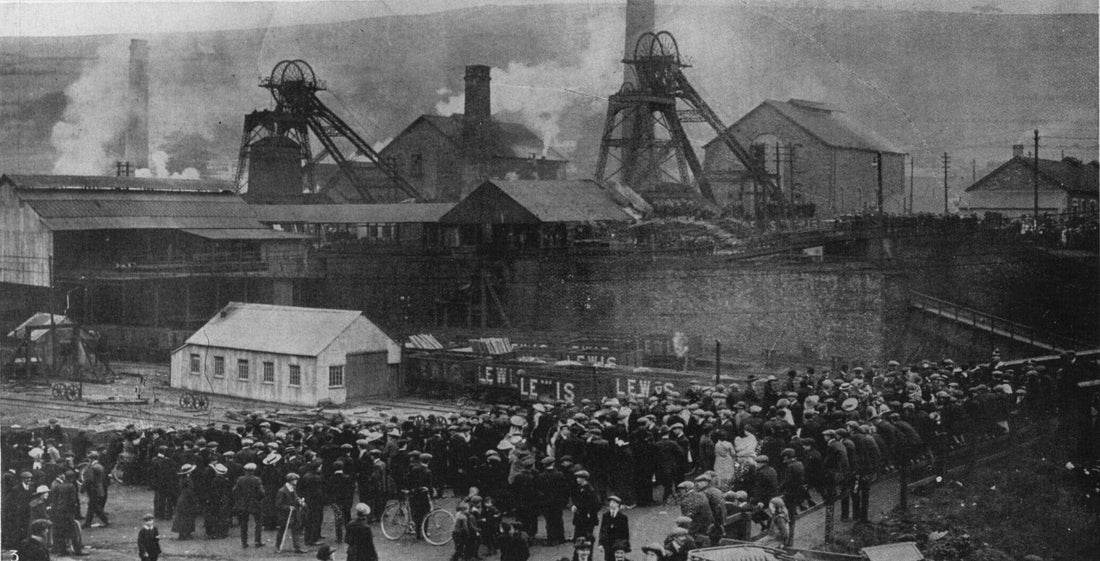 Crowds waiting for news at Universal Colliery after the Senghenydd disaster